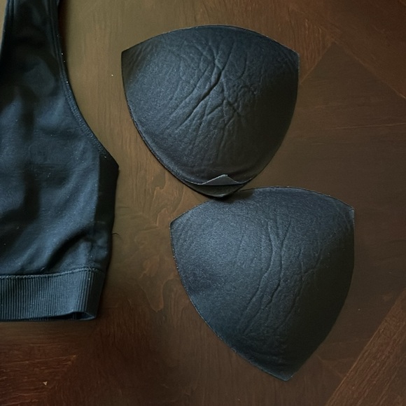 Sport bra With Removable Pads Color Black Label Unclear Size Medium - Picture 5 of 11